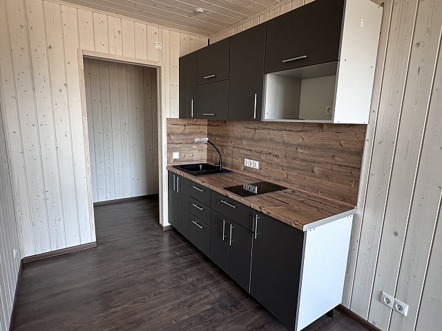 Кухня в модульном доме 30 м² из морского контейнера