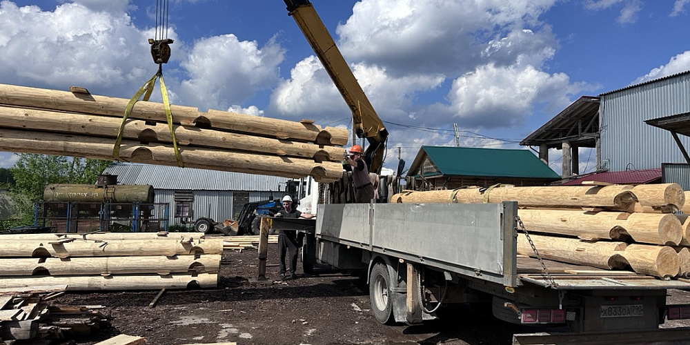 Подготовка и погрузка сруба бани 6×9 ручной рубки перед отправкой заказчику