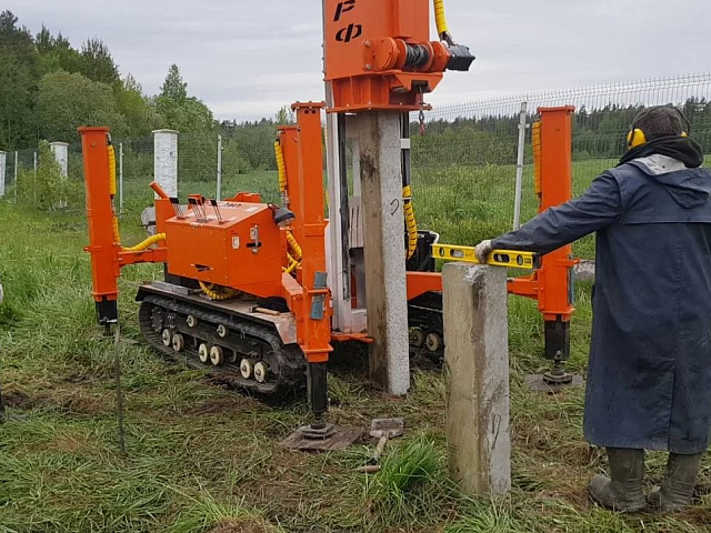 Забивка свай под модульный дом из морского контейнера. Быстрый фундамент без долгой стройки
